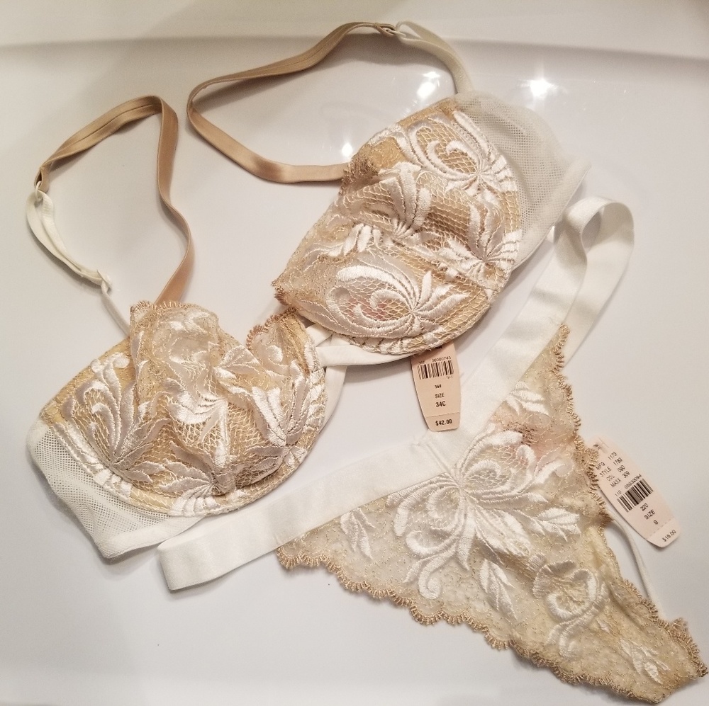 Victoria's Secrets Vintage Bra and Thong Holiday